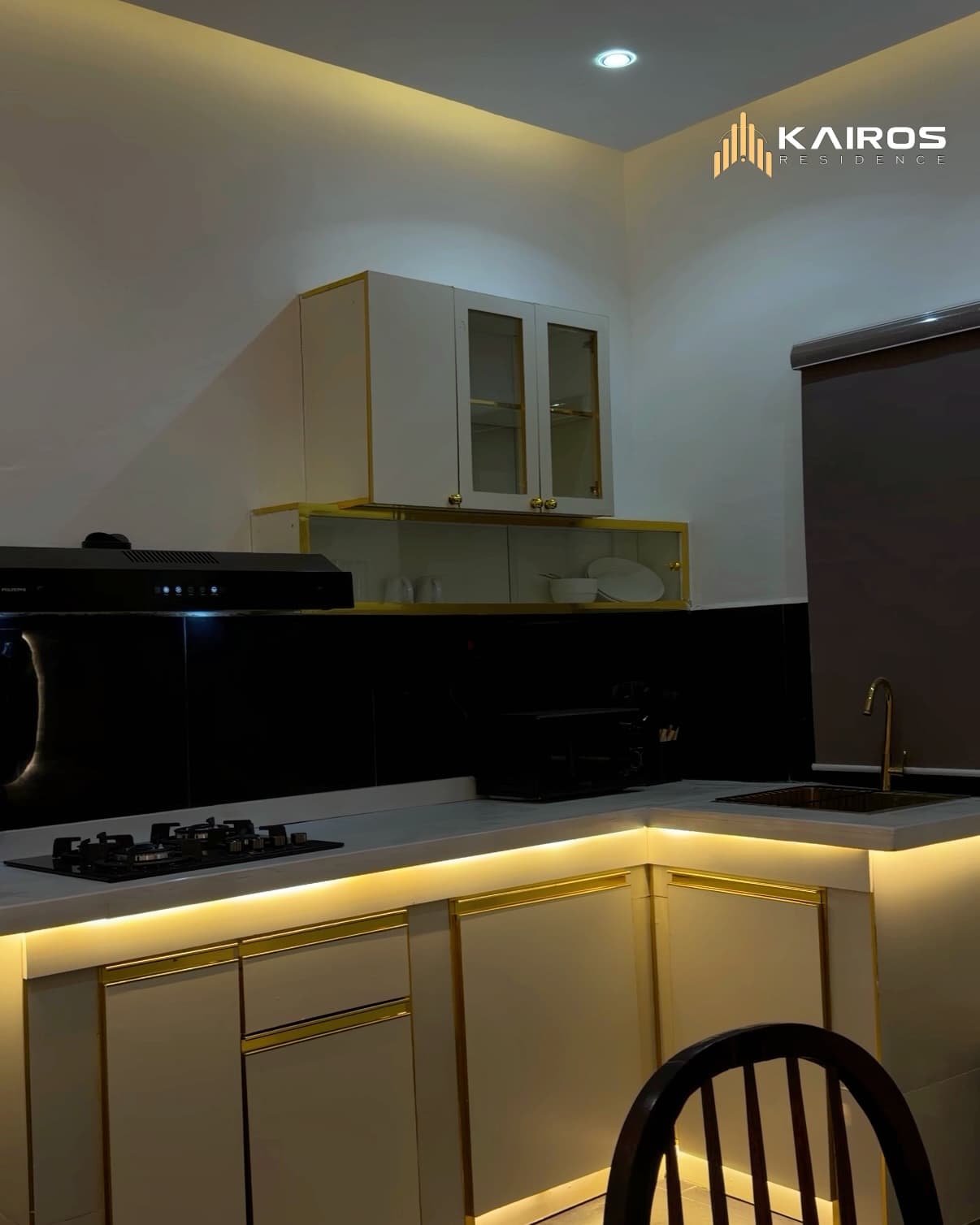 Gold-trimmed kitchen
