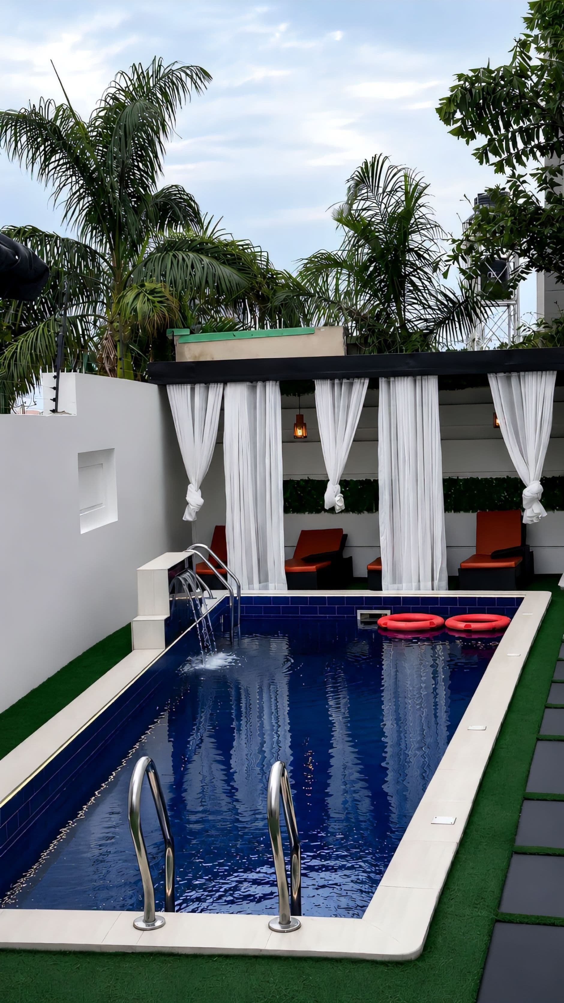 Kairos Residence — pool